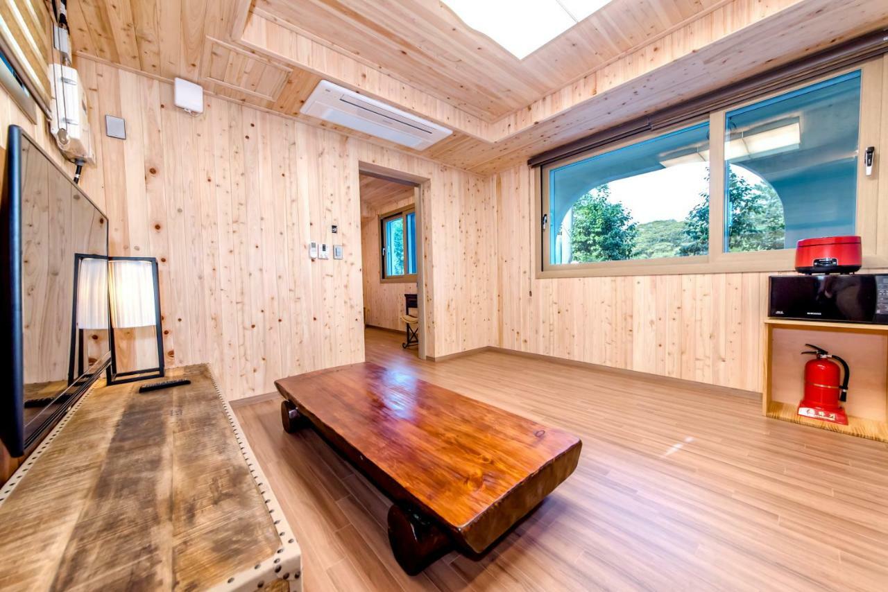 Dongbackdongsan Pension Jeju Exterior photo